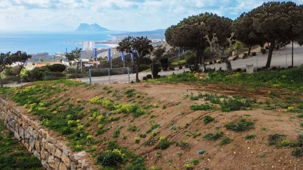 PARCELA URBANIZABLE CON VISTAS AL MAR EN BAHÍA DE LAS ROCAS - foto 3