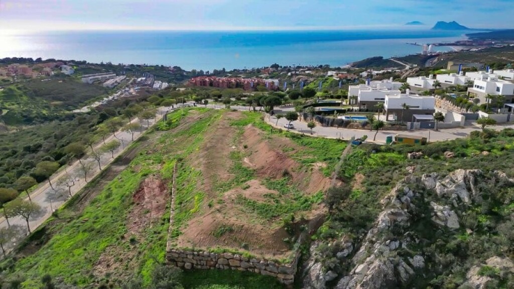 PARCELA URBANIZABLE CON VISTAS AL MAR EN BAHÍA DE LAS ROCAS - foto 4