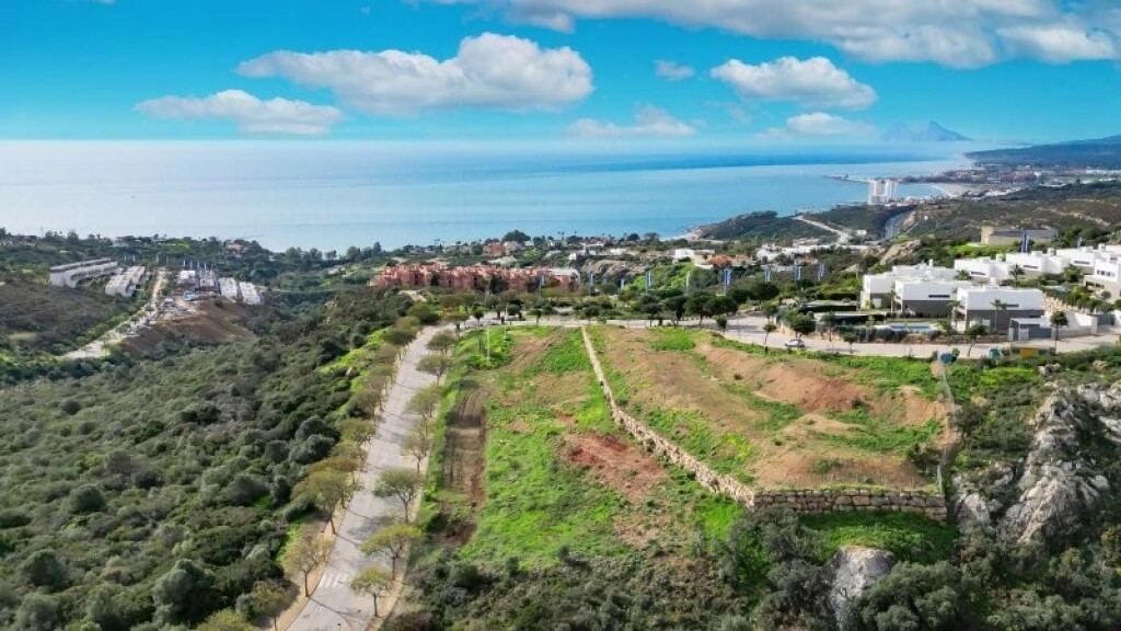 PARCELA URBANIZABLE CON VISTAS AL MAR EN BAHÍA DE LAS ROCAS - foto 5