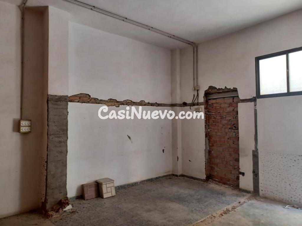 ESTUPENDO LOCAL EN BRUTO CON BUENA SITUACIÓN, ¡VENGA A VERLO!