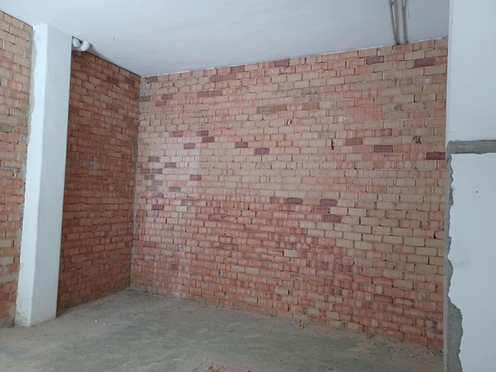 ESTUPENDO LOCAL EN BRUTO CON BUENA SITUACIÓN, ¡VENGA A VERLO - foto 3