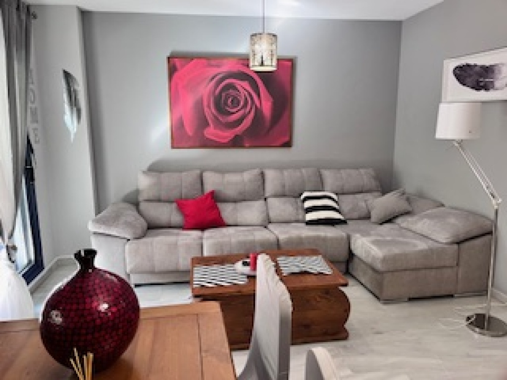 ESPECTACULAR PISO AMPLIO Y LUMINOSO CON TERRAZA, GARAJE Y TR - foto 2