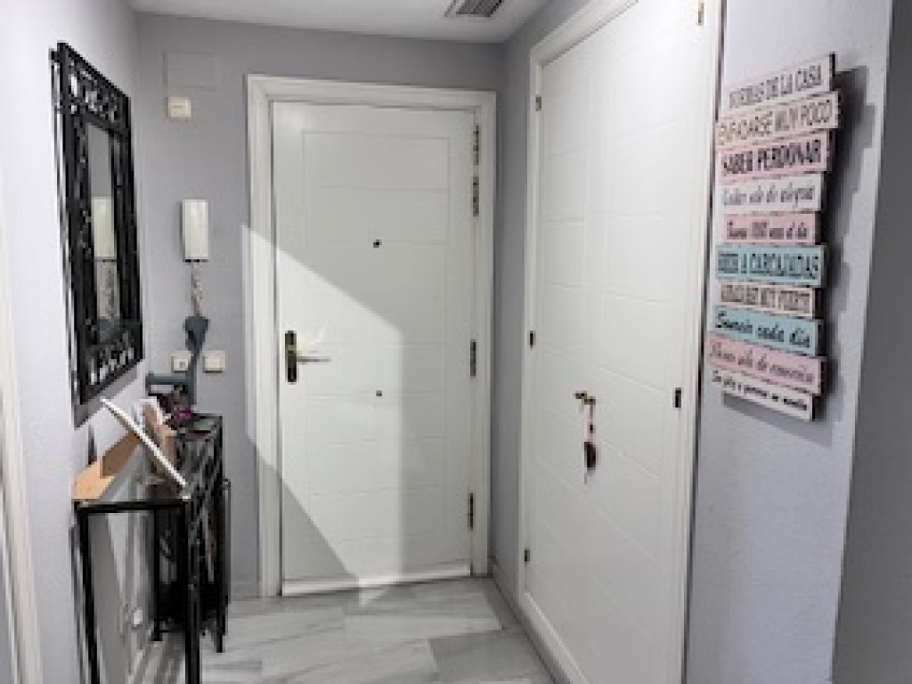 ESPECTACULAR PISO AMPLIO Y LUMINOSO CON TERRAZA, GARAJE Y TR - foto 18