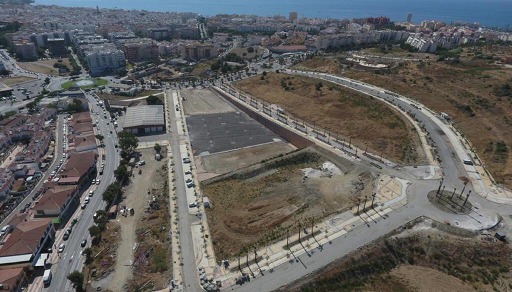 EN VENTA PARCELA COMERCIAL Y HOTELERA EN ESTEPONA. - foto 2