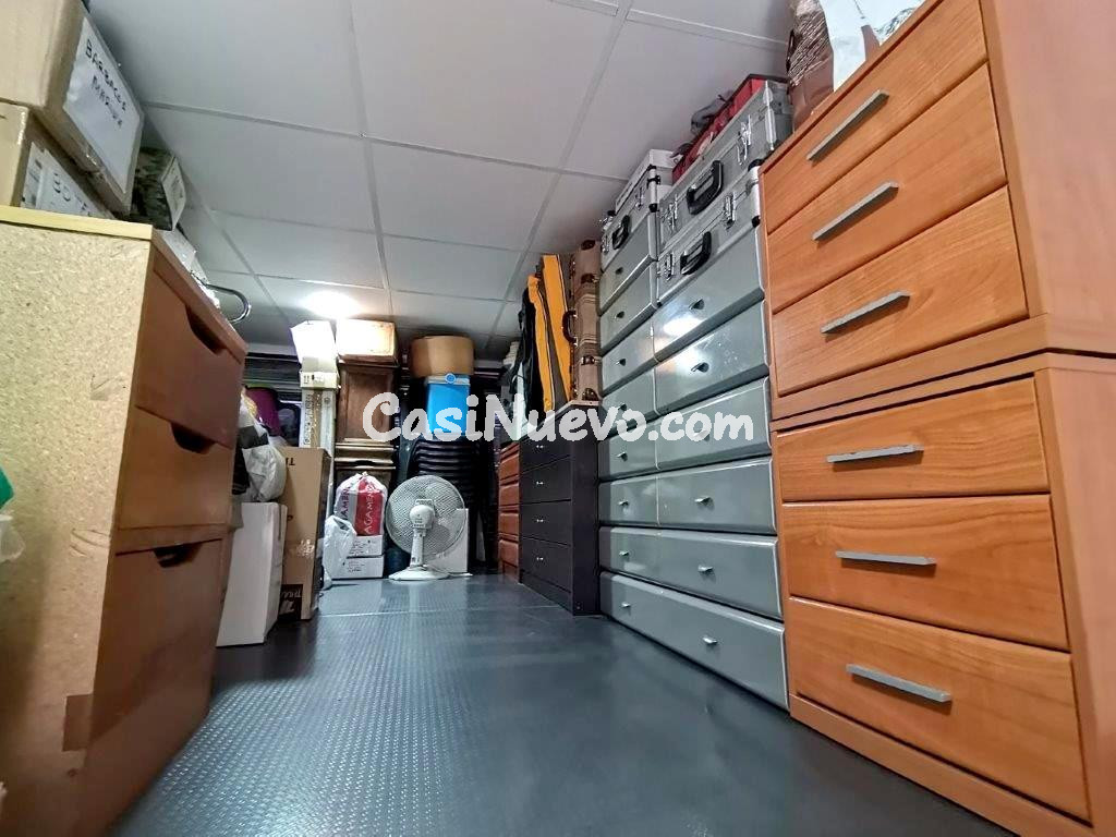 ¡LOCAL - ALMACÉN EN CARLOS HAYA! CERCA DEL HOSPITAL