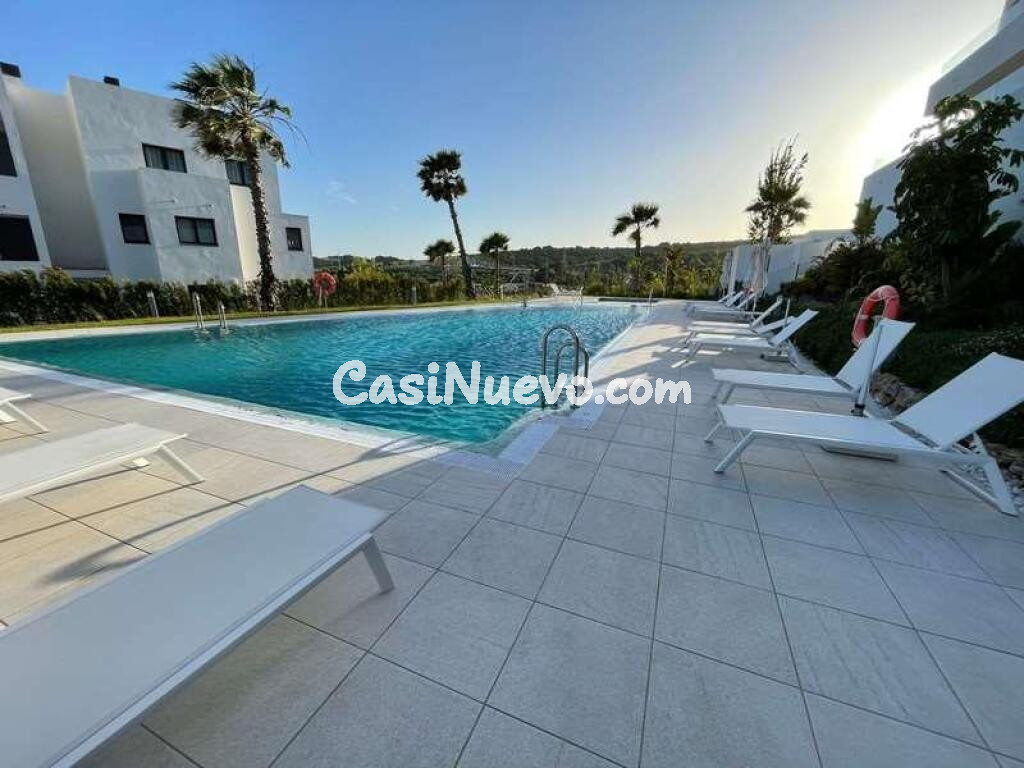 ESPECTACULAR ÁTICO CON VISTAS AL MAR EN ESTEPONA, ¡NO SE LO PIERDA!