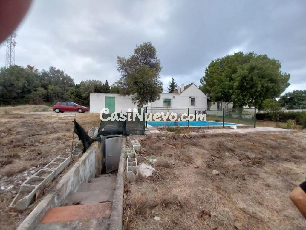 PARACELA DE 8917M2 CON CASA RURAL Y PISCINA EN ZONA EL PADRÓN, ESTEPONA