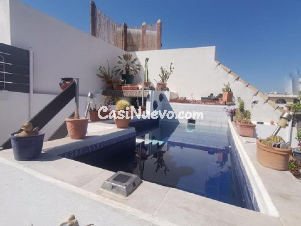 DESCUBRE EL ENCANTO DE VIVIR EN EL CENTRO DE ESTEPONA EN ESTA BONITA CASA