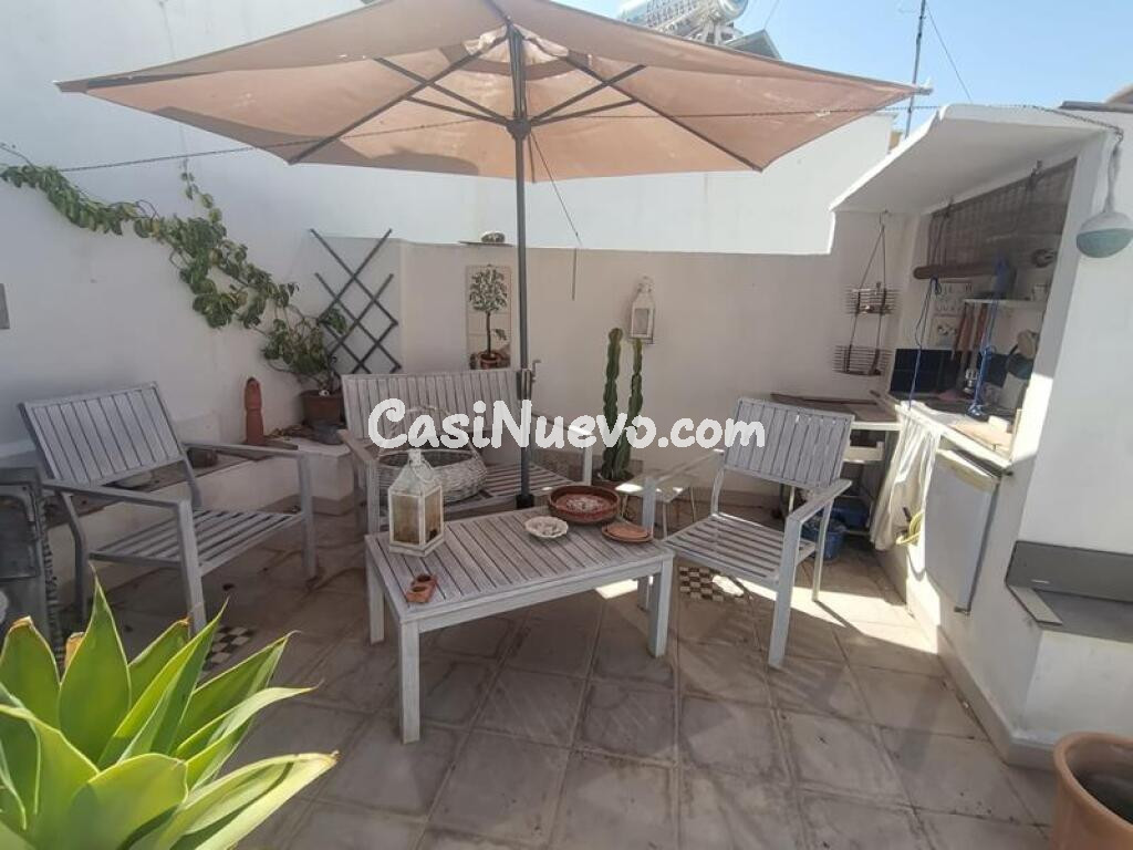 DESCUBRE EL ENCANTO DE VIVIR EN EL CENTRO DE ESTEPONA EN ESTA BONITA CASA