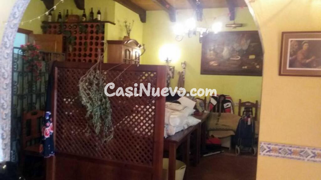 MARAVILLOSA TABERNA CON UN ESTILO ANDALUZ, ACOGEDORA Y AMPLIA