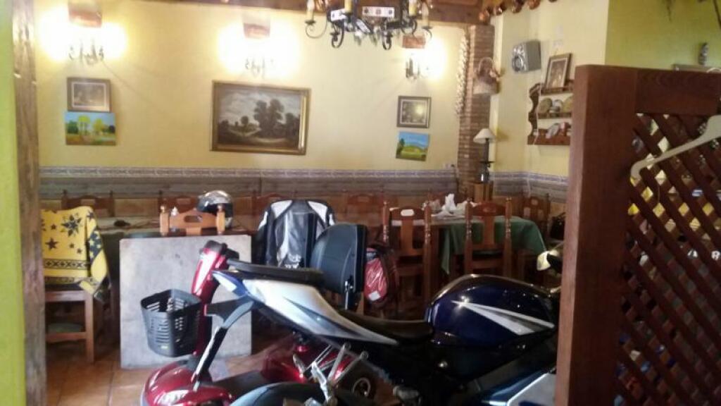 MARAVILLOSA TABERNA CON UN ESTILO ANDALUZ, ACOGEDORA Y AMPLI - foto 3
