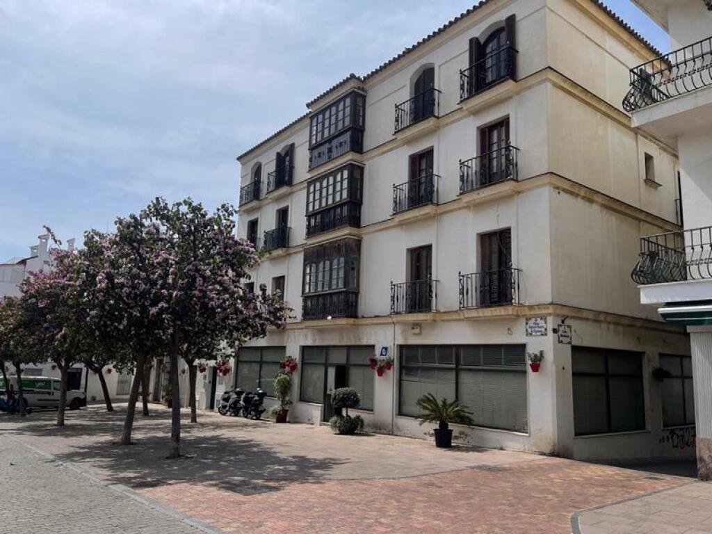 ¡INVERSORES, OPORTUNIDAD EN PLENO CENTRO DE ESTEPONA! NO LO 