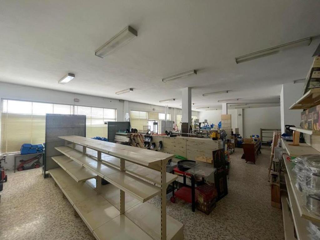 ¡INVERSORES, OPORTUNIDAD EN PLENO CENTRO DE ESTEPONA! NO LO  - foto 13