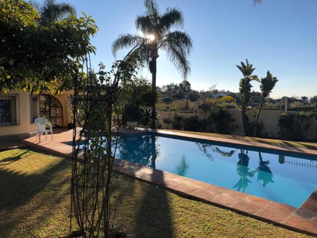 MAGNÍFICA VILLA  JUNTO A LA PLAYA DEL PADRÓN