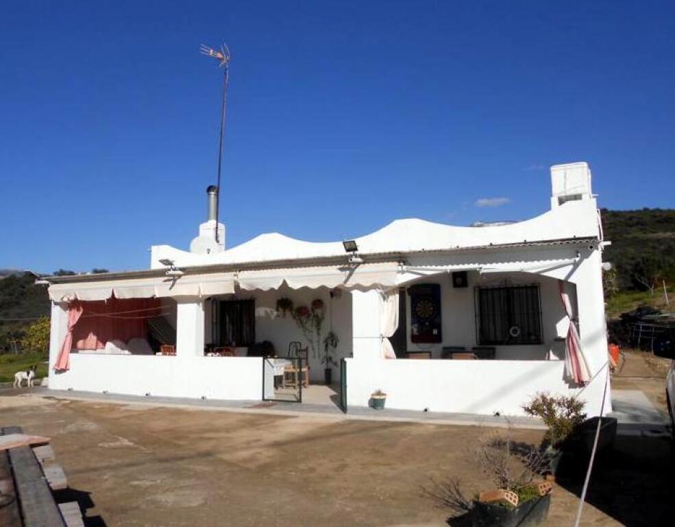 CASA Y FINCA EN UN ENTORNO PARADISIACO - foto 2