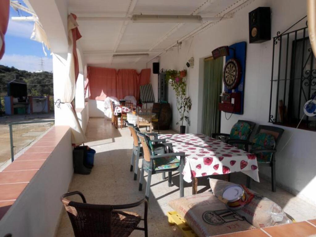 CASA Y FINCA EN UN ENTORNO PARADISIACO - foto 3