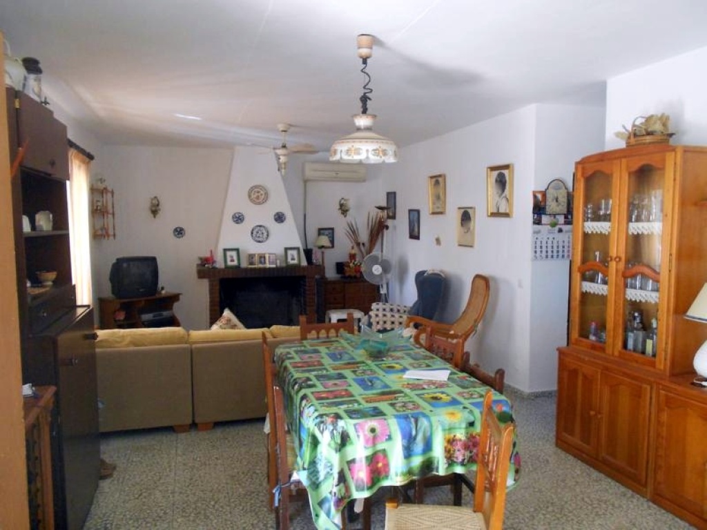 CASA Y FINCA EN UN ENTORNO PARADISIACO - foto 4