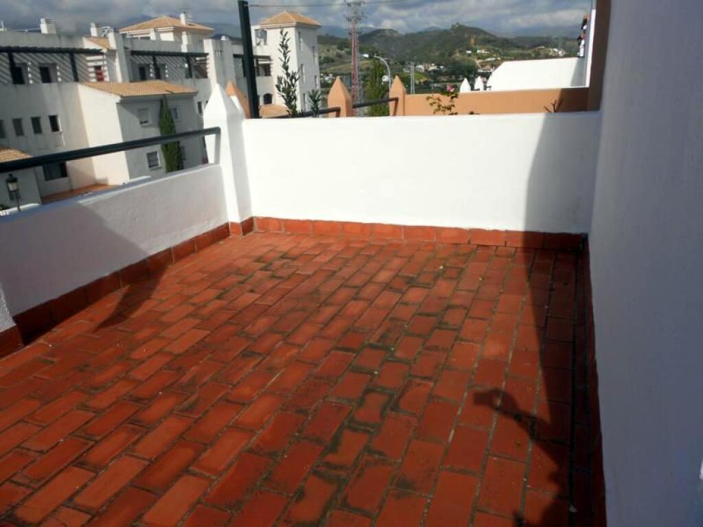 MARAVILLOSA CASA ADOSADA CON ESTUPENDO  PATIO ANDALUZ - foto 2