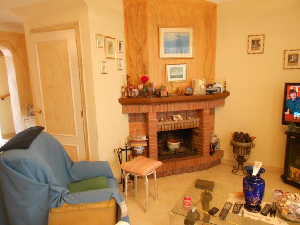 MARAVILLOSA CASA ADOSADA CON ESTUPENDO  PATIO ANDALUZ - foto 4