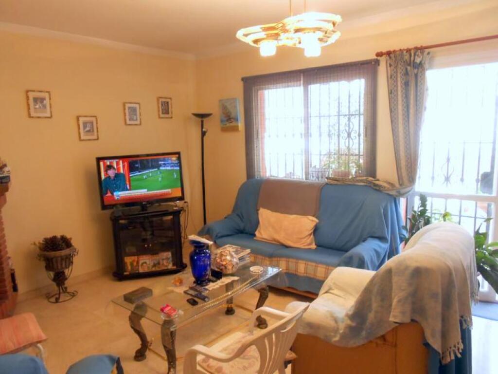 MARAVILLOSA CASA ADOSADA CON ESTUPENDO  PATIO ANDALUZ - foto 5