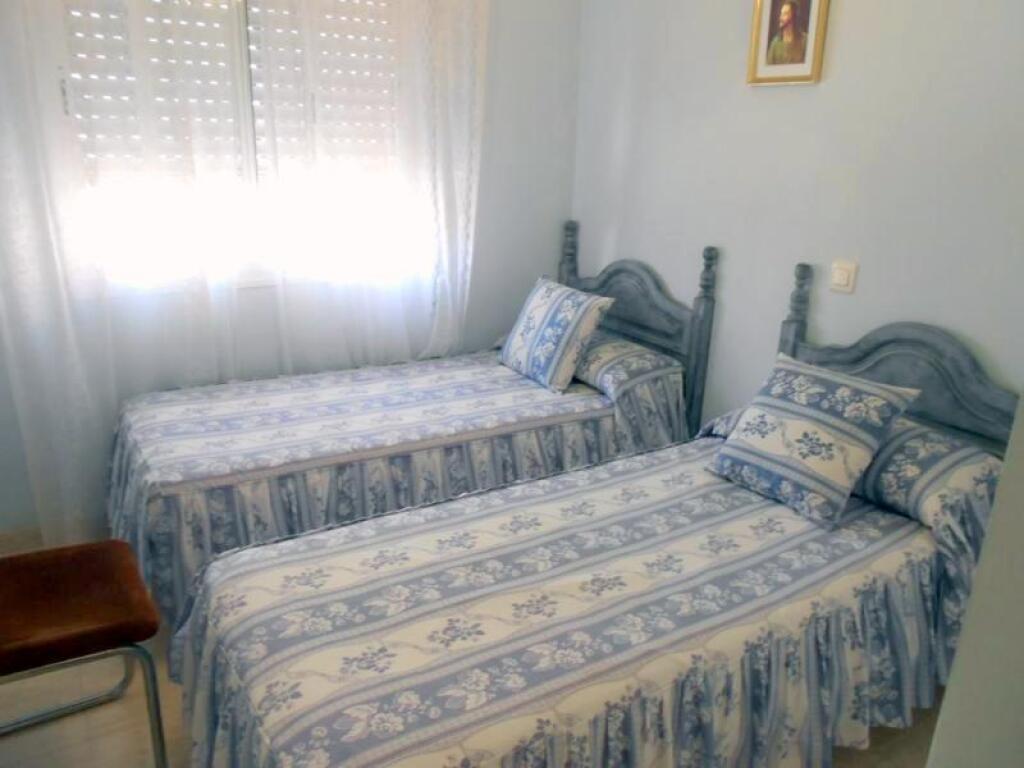 MARAVILLOSA CASA ADOSADA CON ESTUPENDO  PATIO ANDALUZ - foto 7