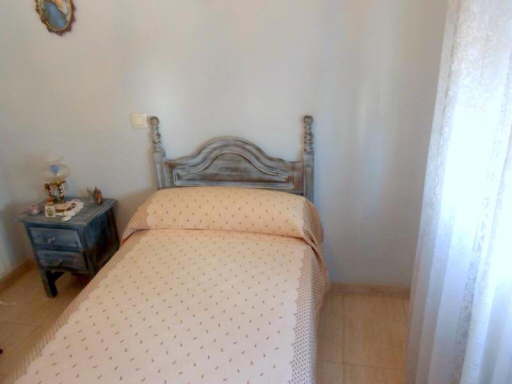 MARAVILLOSA CASA ADOSADA CON ESTUPENDO  PATIO ANDALUZ - foto 12