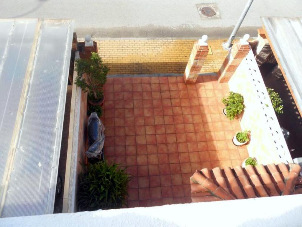 MARAVILLOSA CASA ADOSADA CON ESTUPENDO  PATIO ANDALUZ - foto 17
