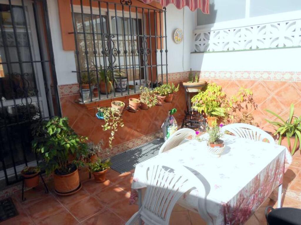 MARAVILLOSA CASA ADOSADA CON ESTUPENDO  PATIO ANDALUZ - foto 19