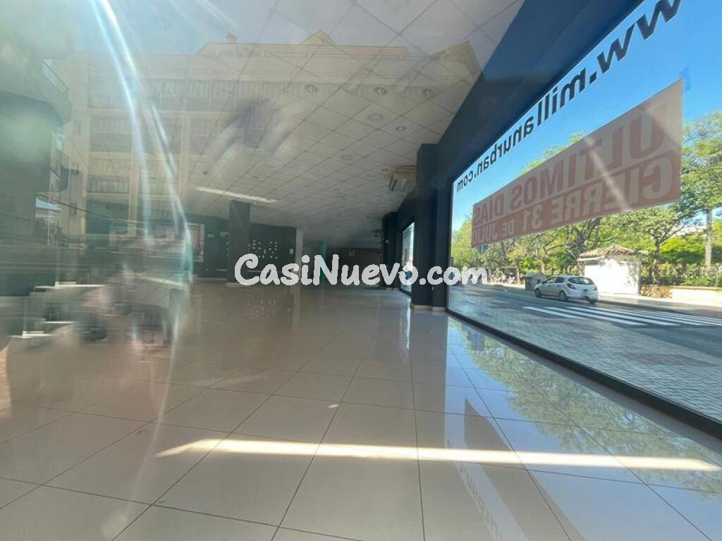 EN VENTA LOCAL COMERCIAL EN INMEJORABLE LOCALIZACION EN ESTEPONA