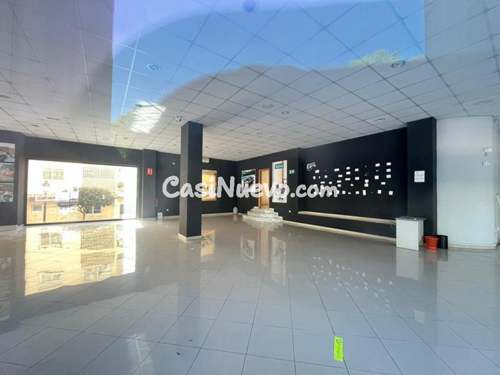 EN VENTA LOCAL COMERCIAL EN INMEJORABLE LOCALIZACION EN ESTEPONA