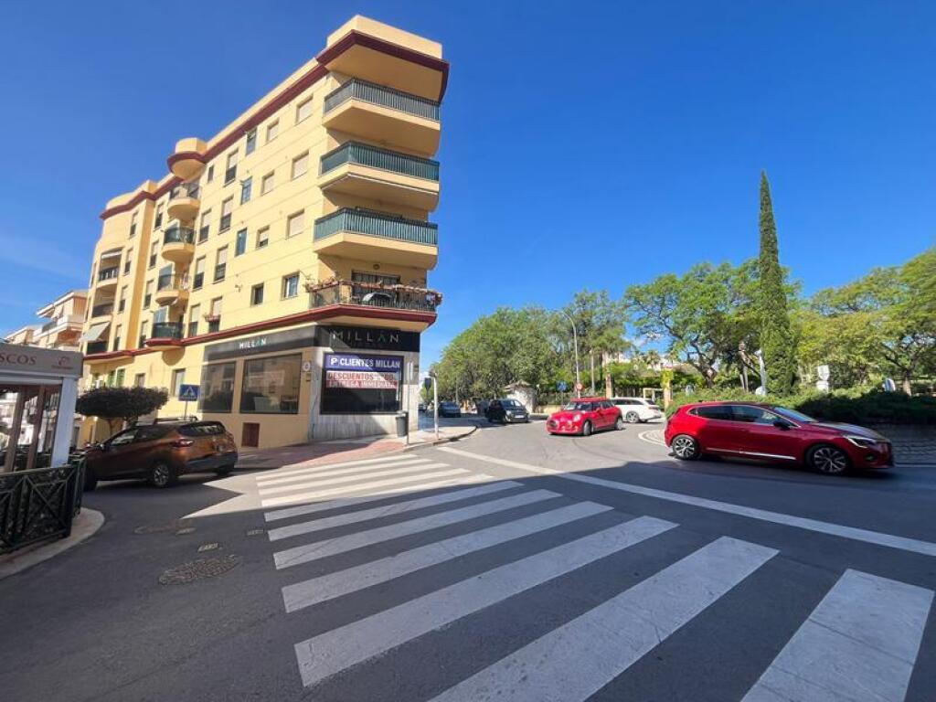 EN VENTA LOCAL COMERCIAL EN INMEJORABLE LOCALIZACION EN ESTE - foto 3