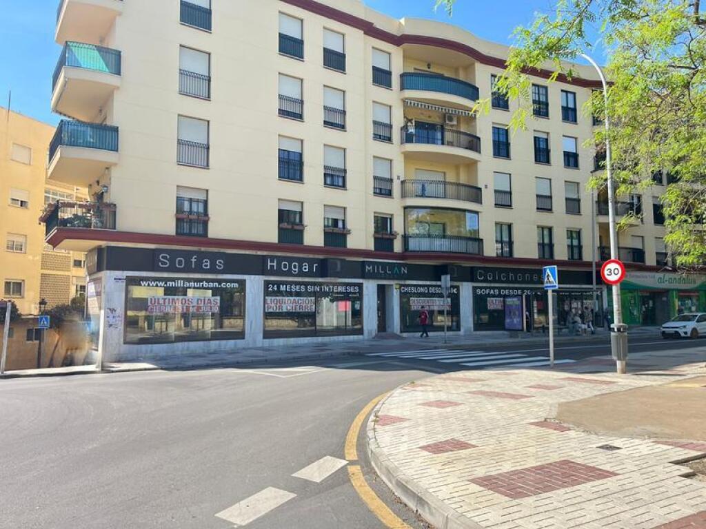 EN VENTA LOCAL COMERCIAL EN INMEJORABLE LOCALIZACION EN ESTE - foto 4
