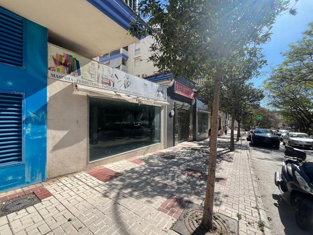 EN VENTA LOCAL COMERCIAL EN PLENO CENTRO DE ESTEPONA. - foto 4