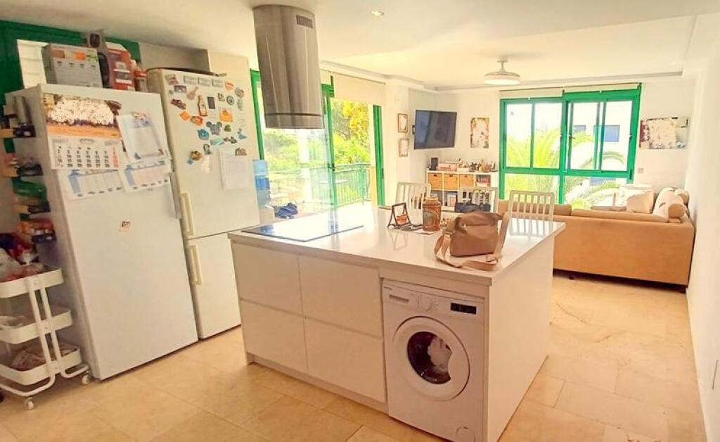 AMPLIO PISO EN ZONA MUY DEMANDADA DE ESTEPONA, ¡VENGA A VERL - foto 2