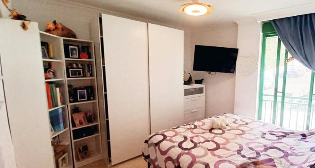 AMPLIO PISO EN ZONA MUY DEMANDADA DE ESTEPONA, ¡VENGA A VERL - foto 3