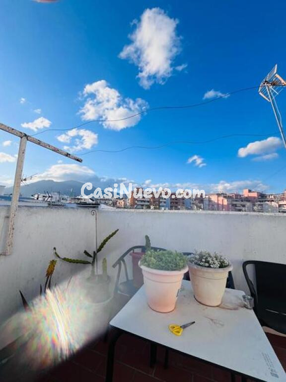 EN VENTA CASA MATA EN PLANTA BAJA CON AZOTEA EN PLENO CENTRO DE ESTEPONA.