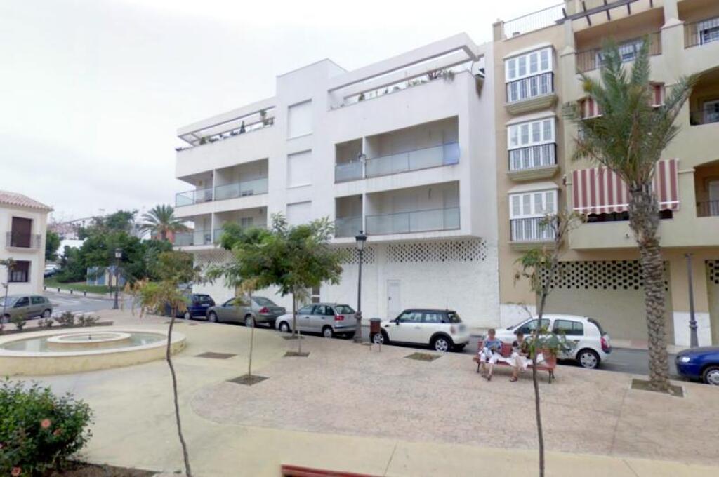 LOCAL EN BRUTO EN UNA BUENA ZONA DE PASO MUY TRANSITADA… - foto 2