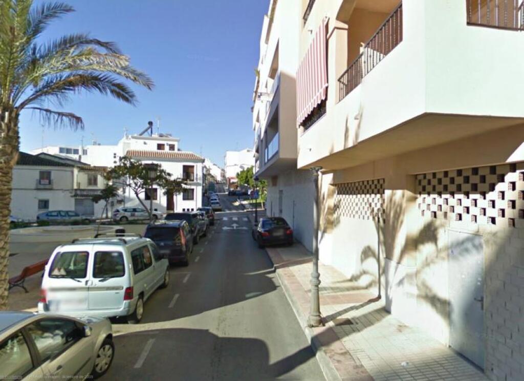 LOCAL EN BRUTO EN UNA BUENA ZONA DE PASO MUY TRANSITADA… - foto 4