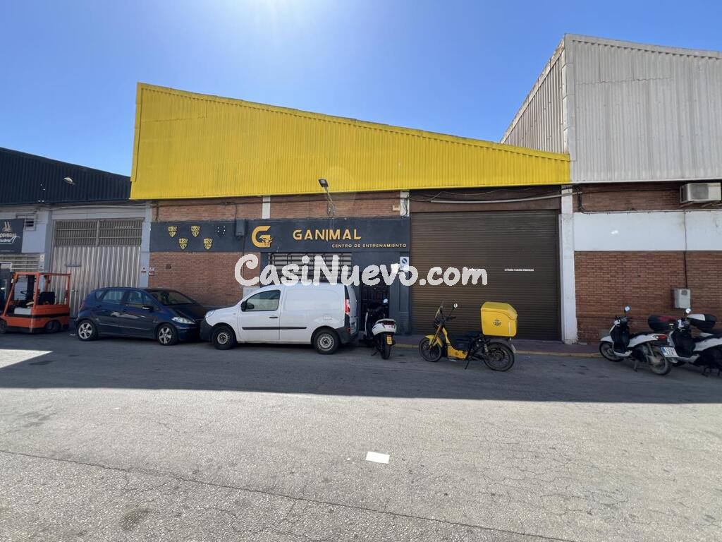 EN VENTA NAVE INDUSTRIAL EN EXELENTE UBICACIÓN EN MALAGA .