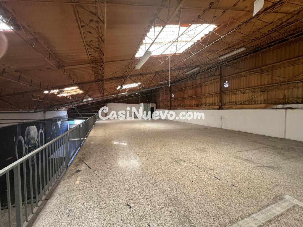 EN VENTA NAVE INDUSTRIAL EN EXELENTE UBICACIÓN EN MALAGA .