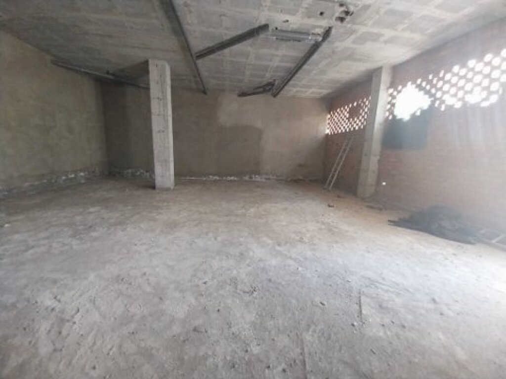 ALQUILER DE LOCAL COMERCIAL CON UNA UBICACIÓN EXCELENTE EN E - foto 5