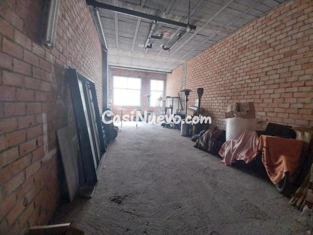 SE VENDE LOCAL COMERCIAL EN BRUTO CON UNA UBICACIÓN EXCELENTE EN  ESTEPONA