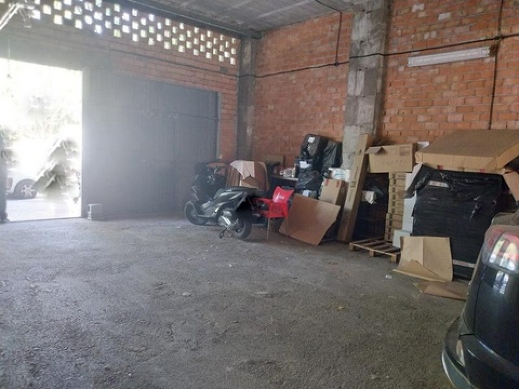 SE VENDE LOCAL COMERCIAL EN BRUTO CON UNA UBICACIÓN EXCELENT - foto 5
