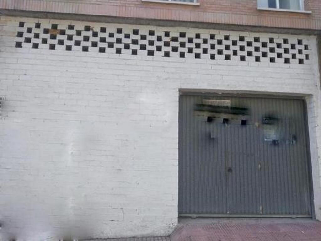 SE VENDE LOCAL COMERCIAL EN BRUTO CON UNA UBICACIÓN EXCELENT - foto 9