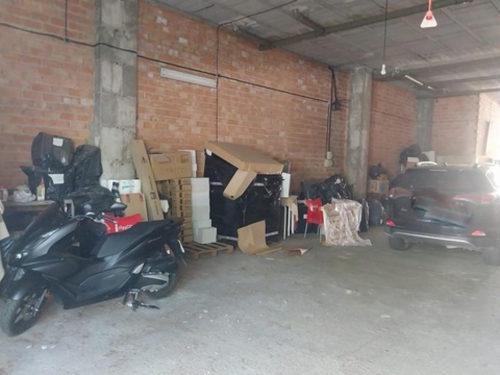 SE VENDE LOCAL COMERCIAL EN BRUTO CON UNA UBICACIÓN EXCELENT - foto 10