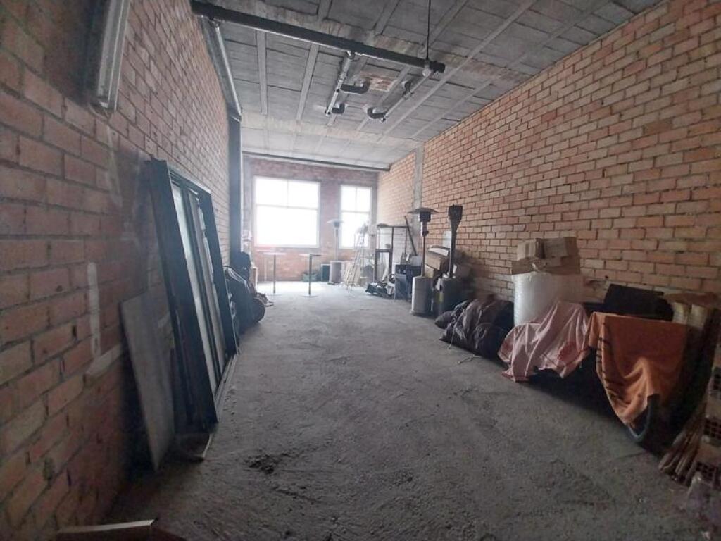 SE VENDE LOCAL COMERCIAL EN BRUTO CON UNA UBICACIÓN EXCELENT - foto 13