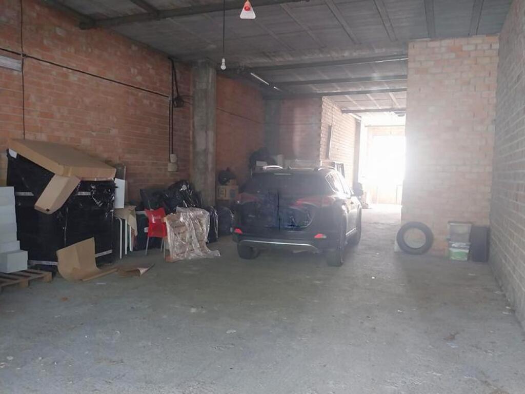 SE VENDE LOCAL COMERCIAL EN BRUTO CON UNA UBICACIÓN EXCELENT - foto 14