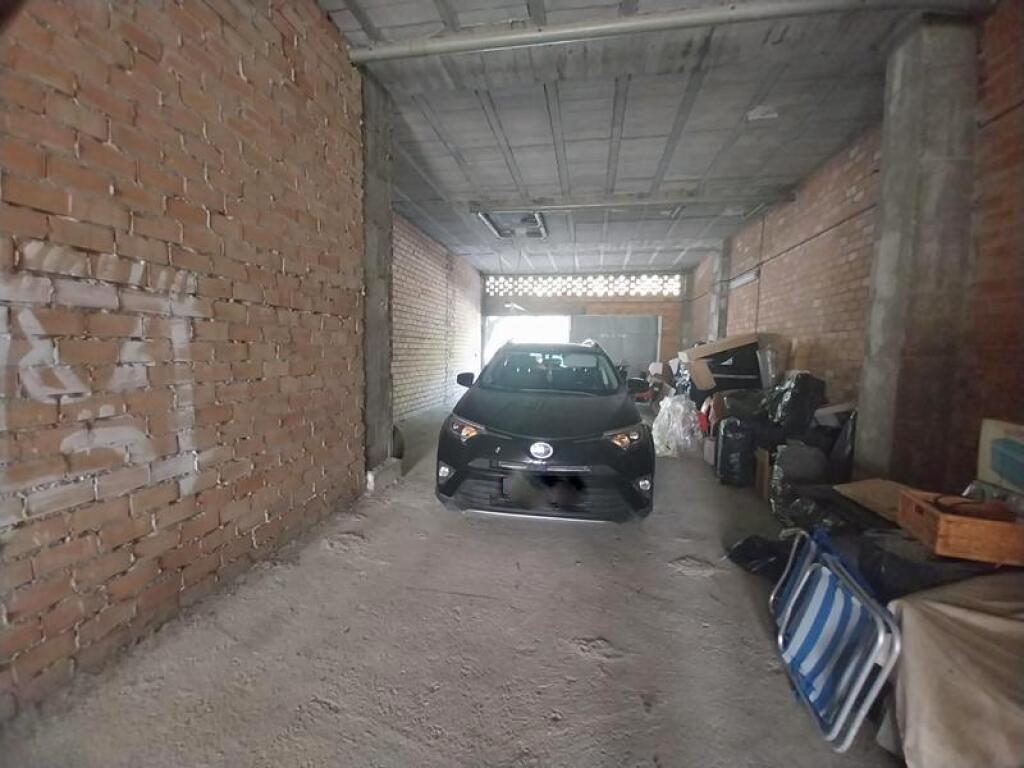 SE VENDE LOCAL COMERCIAL EN BRUTO CON UNA UBICACIÓN EXCELENT - foto 19