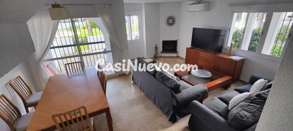 EN VENTA ESPECTACULAR CASA ADOSADA EN MARINA DE CASARES.