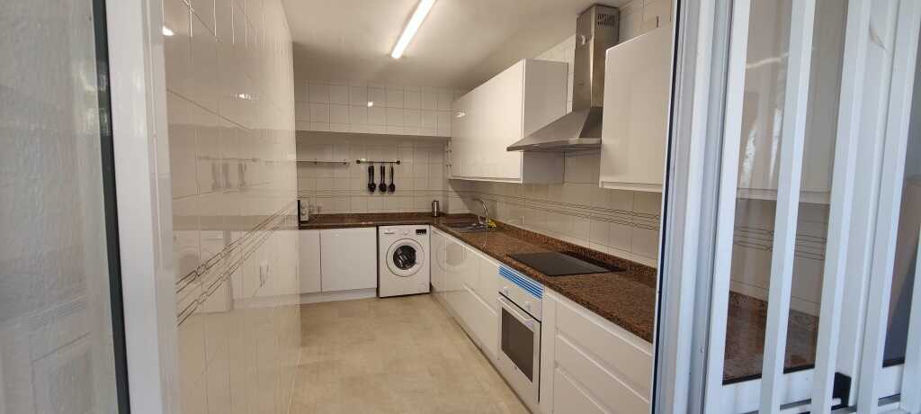 EN VENTA ESPECTACULAR CASA ADOSADA EN MARINA DE CASARES. - foto 2